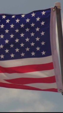 Rüzgarda Amerikan bayrağı