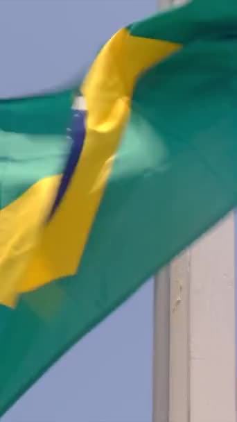 Részletes Közel Nemzeti Zászló Brazília Integetett Szélben Egy Tiszta Napon — Stock videók