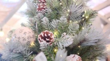 Noel ağacında Noel süslemeleri