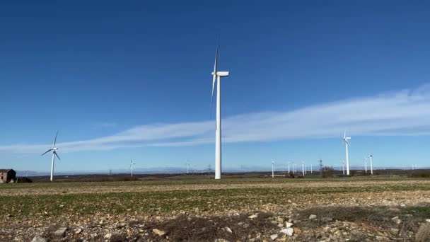 Platteland Met Windturbines — Stockvideo