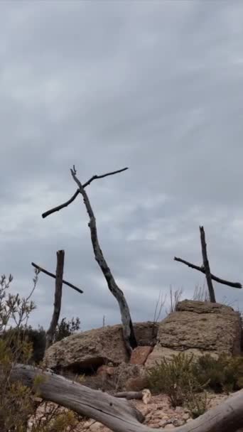 Staré Dřevěné Kříže Horách — Stock video