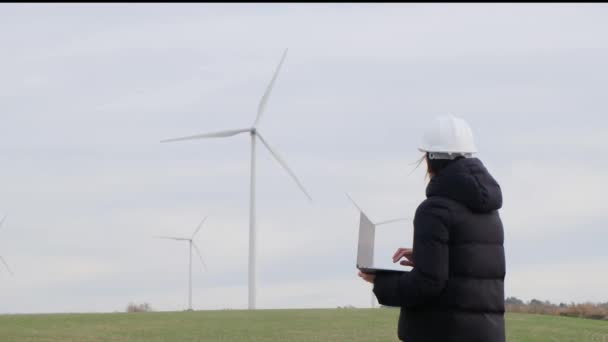 Woman Engineer Laptop Computer Working Countryside Wind Turbines — Vídeos de Stock