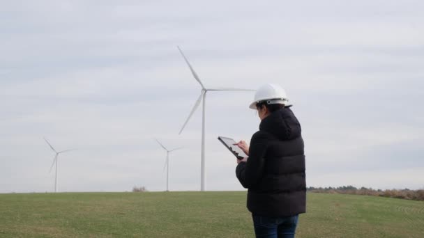 Woman Engineer Computer Working Countryside Wind Turbines — Stockvideo
