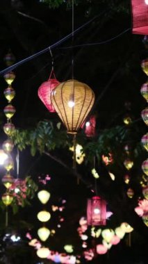 Akşamları renkli fenerler