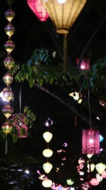 Akşamları renkli fenerler