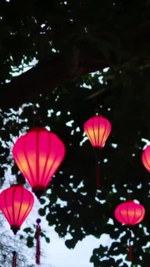 Akşamları renkli fenerler