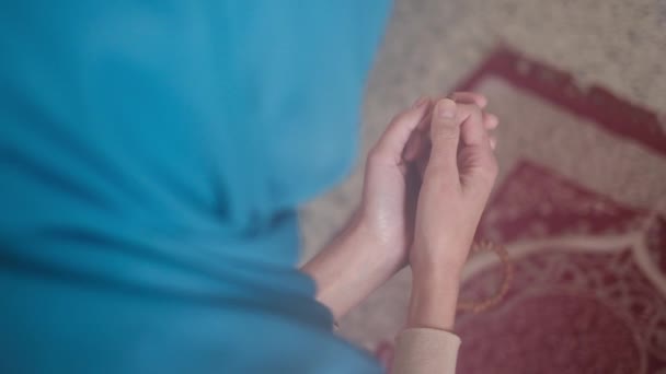 Мусульманская Женщина Молящаяся Хиджабу Исламу Рамадане — стоковое видео