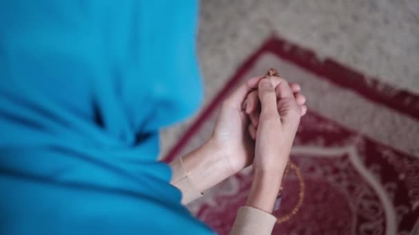 Mulher Muçulmana Rezando Hijab Islã Ramadã — Vídeo de Stock