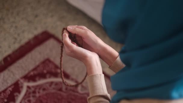 Muzułmanka Modli Się Hidżab Islam Ramadan — Wideo stockowe