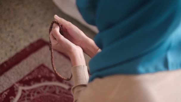 Muslimka Modlící Hidžáb Islám Ramadánu — Stock video