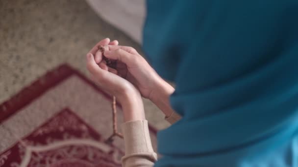 Muslimka Modlící Hidžáb Islám Ramadánu — Stock video