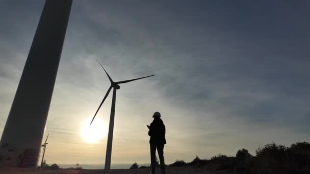 Young Woman Engineer Tablet Computer Working Countryside Wind Turbines Sunset — Stockvideo