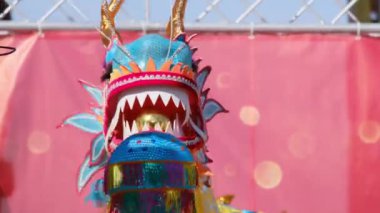 Çin Yeni Yıl Festivali sırasında Ejderha