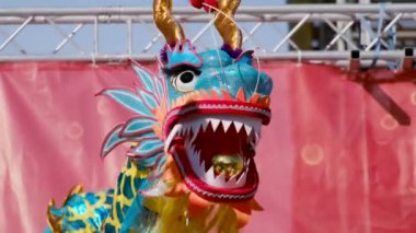 Çin Yeni Yıl Festivali sırasında Ejderha