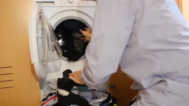 Spălarea Hainelor Pentru Copii Mașina Spălat Rupeți Conceptele Gen Sarcini — Videoclip de stoc