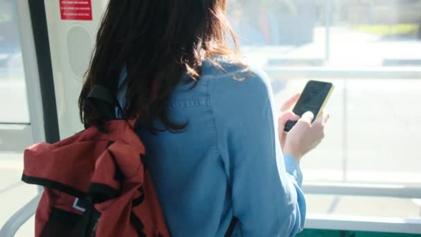Teléfono Ciudad Mujer Moda Aplicación Móvil Chat Mensajes Texto — Vídeo de stock