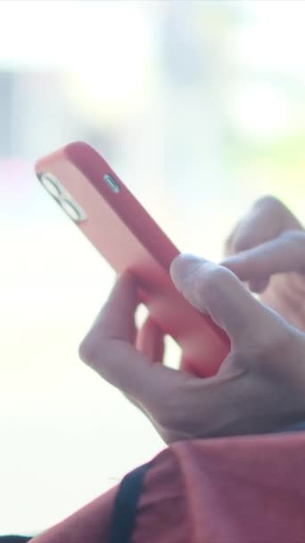 Telefono Città Donna Alla Moda App Mobile Chat Sms — Video Stock
