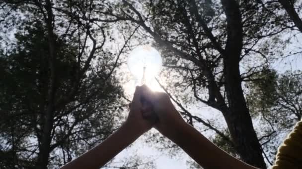 Junge Frau Macht Yoga Mit Den Händen — Stockvideo