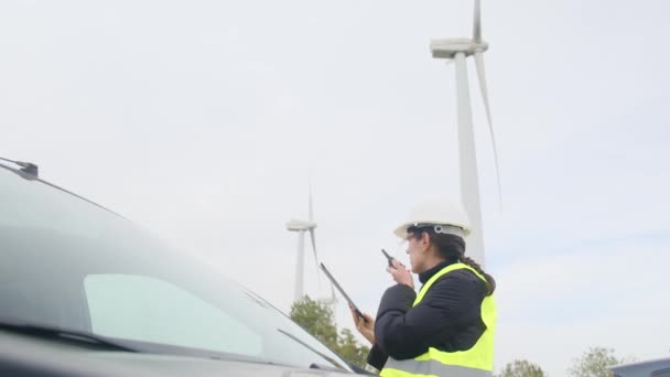 Female Electricity Engineer Car Speaks Walkie Talkie Uses Digital Tablet — Stock video