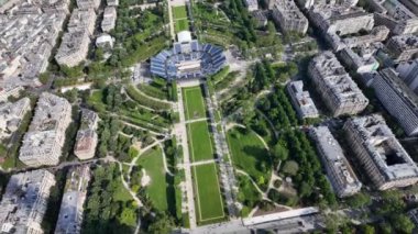 Paris, Fransa 'daki Eyfel Kulesi' nden hava manzarası.