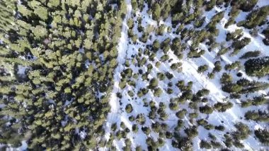 Kışın dağların güzel manzarası, manzara 