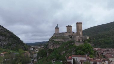 Fransız Bölümü Ariege 'deki Foix kasabasına hükmeden şato. Fransa 