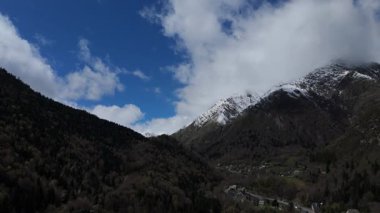 Dağlardaki görkemli doğa. seyahat vlog 'ları için video görüntüleri 