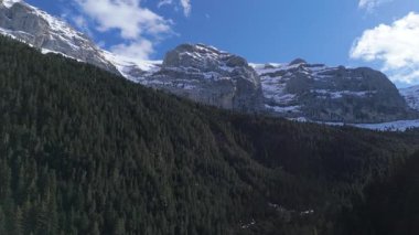 Uçan İHA 'ya yakalanan dağlar  