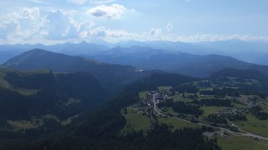 Drone dağların manzaralarını yakalıyor 