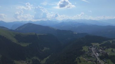 Drone dağların manzaralarını yakalıyor 