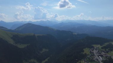 Drone dağların manzaralarını yakalıyor 