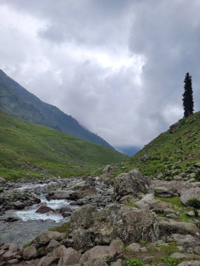 Tarsar Marsar Göl Yolu, Kaşmir