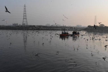 Şehirdeki nehir manzarası