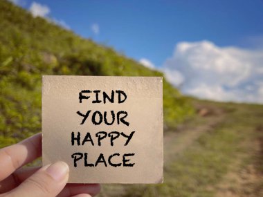 Motive edici ve ilham verici bir ifade. Not defterine yazılmış Mutlu Yer 'ini bul. Bulanık stil arkaplanlı.