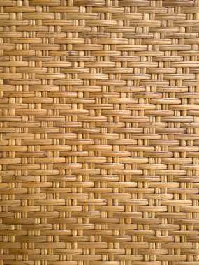 Arka plan ve doku konsepti. Örülmüş bambu derisinden yapılmış sepet tepsisinin dokusunu kapat. Sanatsal değeri olduğu kadar faydaları da olan eşsiz bir tasarımı gösteriyor..