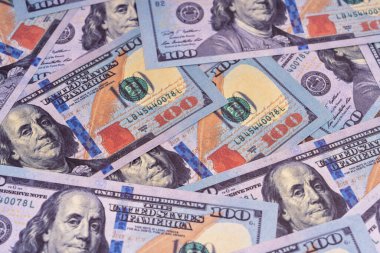 100 dolarlık banknotlar 