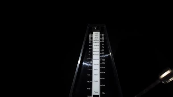 Метроном Ударный Инструмент Используется Практики Подсчета Международных Музыкальных Инструментов — стоковое видео