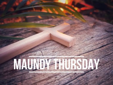 Perhiz sezonu, Kutsal Hafta ve Paskalya Pazar Konsepti - Geçmişinde haç olan Maundy Thursday metni.