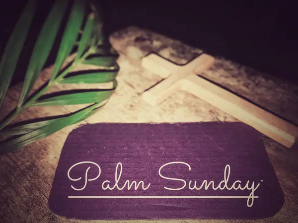 Paskalya sezonu, Kutsal Hafta, Palm Sunday ve Good Friday kavramları - Palm Sunday metni klasik arka planda. Stok fotoğrafı.