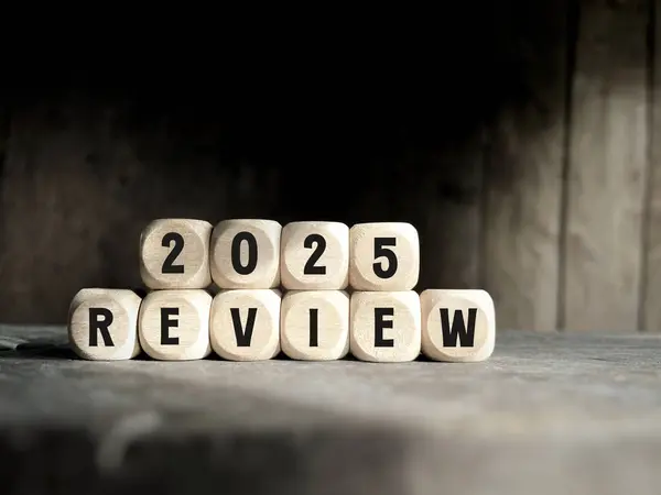 Geçmişe dönük ahşap küplerle ilgili 2025 gözden geçirme metni. Stok fotoğrafı.