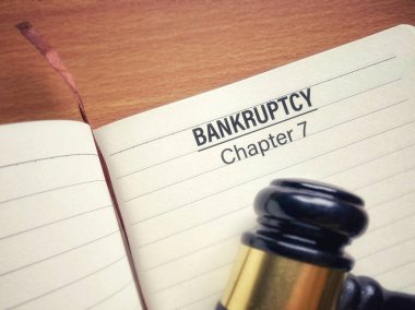 İflas bölümü, not defteri arkaplanındaki 7. metin. Stok fotoğrafı.