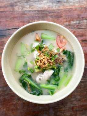 Erişte çorbası arka planda. Stok fotoğrafı.