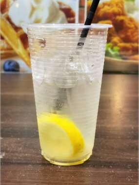 Limonata ya da limon suyu arka planı kapatın. Stok fotoğrafı.