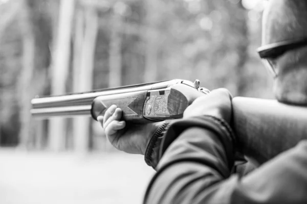 Украина Киев Сентября 2022 Skeet Shooting Man Shooting Target Outdoor — стоковое фото