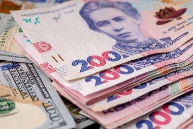 ABD 'nin dolar banknotları. Amerikan doları. ABD ve Ukrayna 'nın parası.