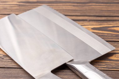 Çin bıçağı eski ahşap masaya yerleştirilmiş. Çin Mutfak Bıçağı..