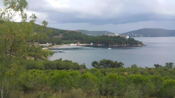 Yazın İsrail 'in dağlarında deniz ve göl manzarası çok güzeldir.