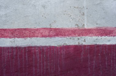 white wall with two red lines painted, one thin and one thick