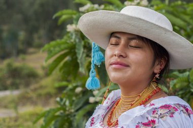 Ekvador 'daki yerlinin gözleri kapalı fotokopi odası. İspanyol mirası ayı ayı. Yüksek kalite fotoğraf