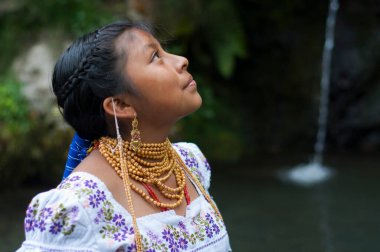 Ekvador 'un kültürel kalbine ve kökenine yolculuk. Yerli yaşam ve doğal ihtişamın büyüleyici bir portresi. Yüksek kalite fotoğraf